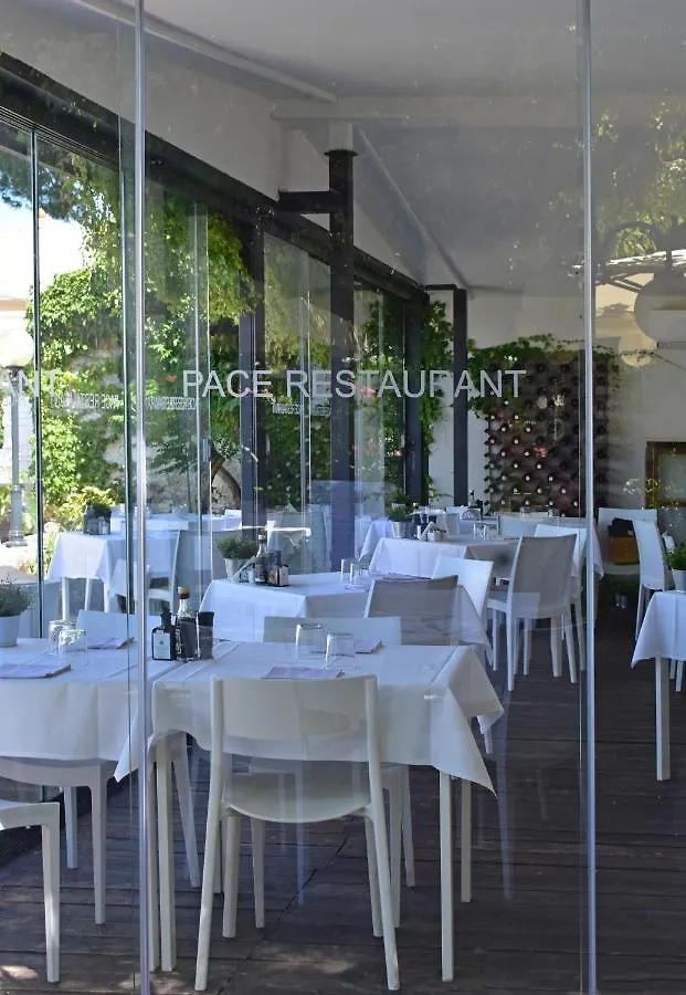 Hotel Pace سيرمِيوني