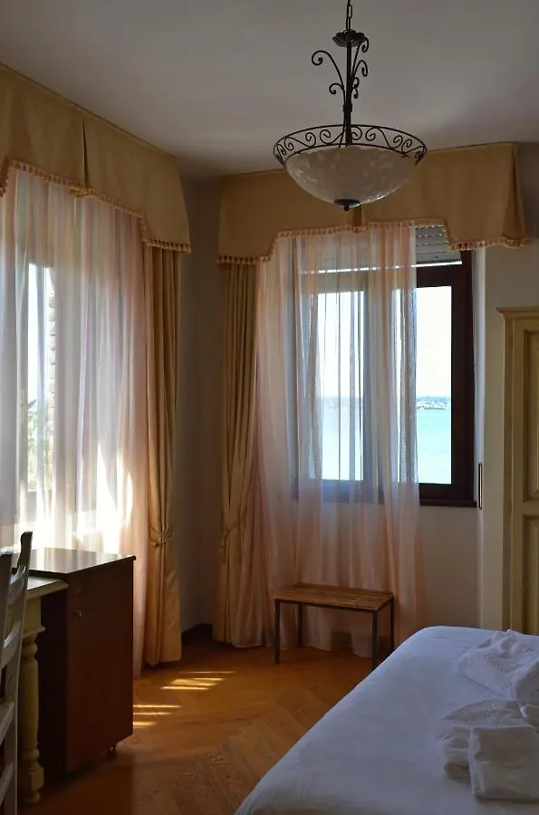 Hotel Pace سيرمِيوني