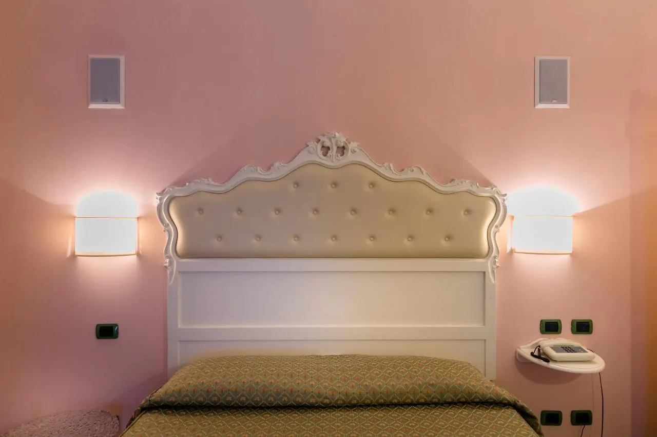 Hotel Pace سيرمِيوني